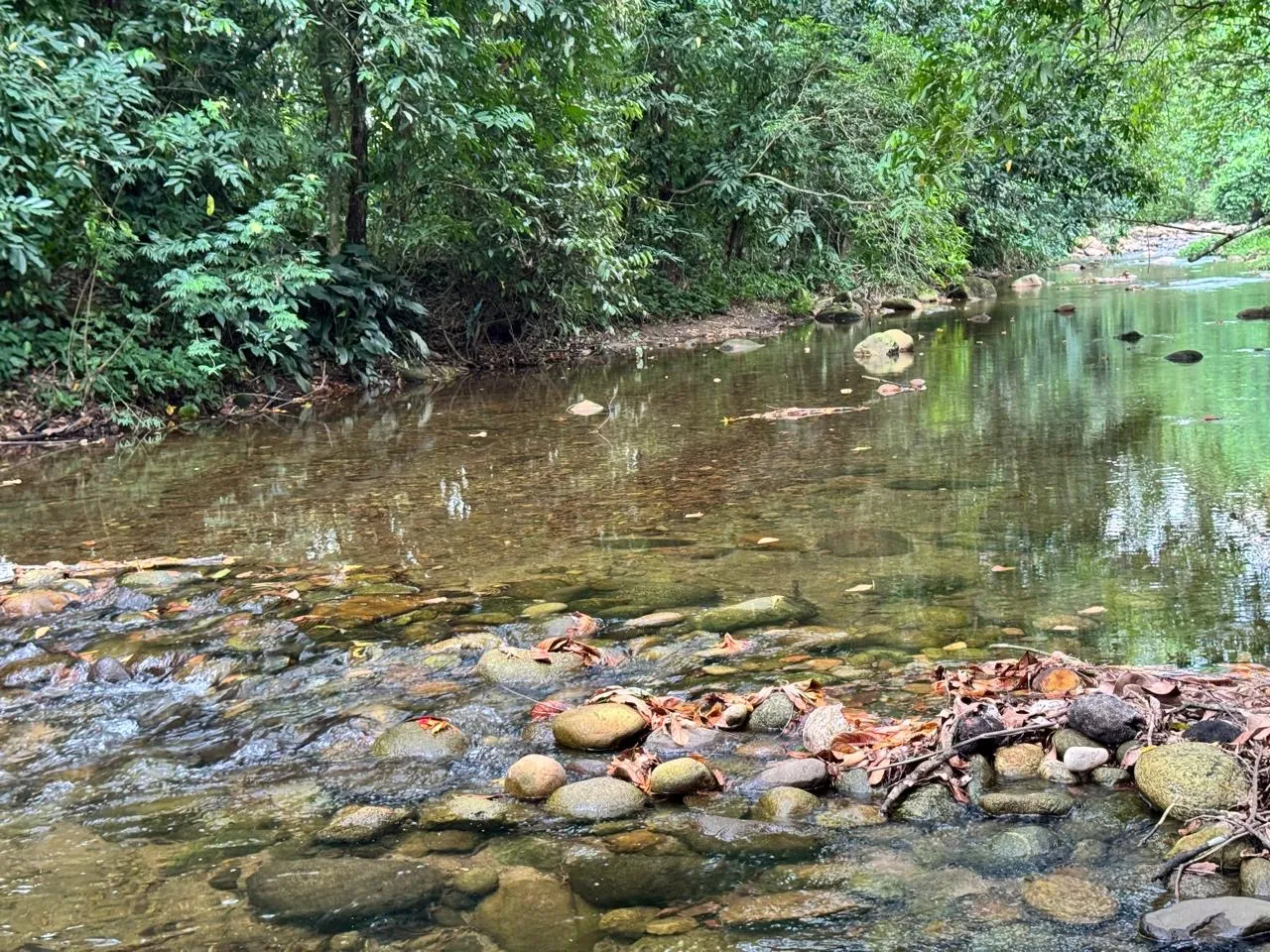 Casa Duplex com 4 Quartos, Piscina e Chal&eacute; em Condom&iacute;nio Fechado &mdash; Guapimirim/RJ  Guapimirim - 