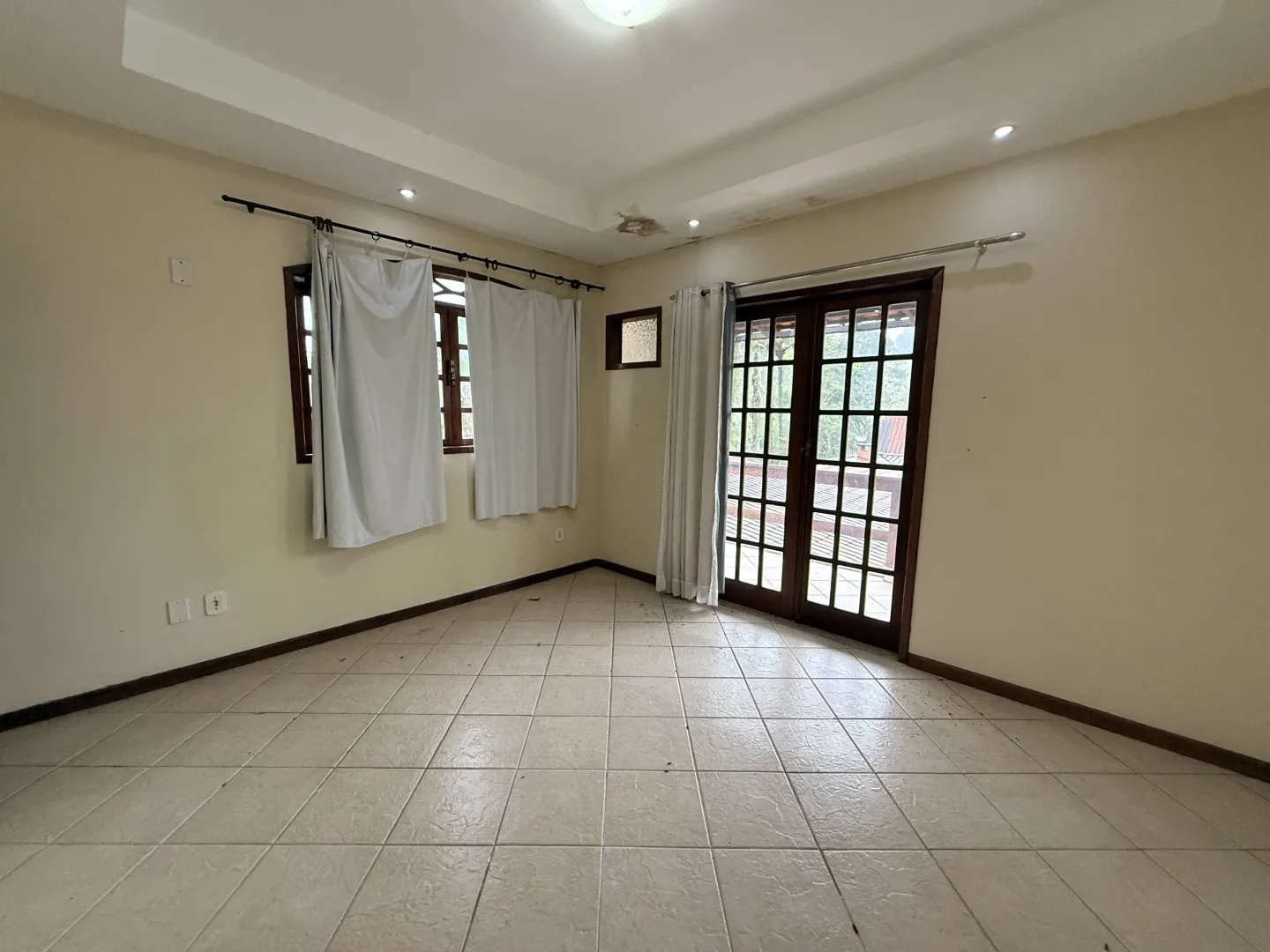 Casa Duplex com 4 Quartos, Piscina e Chal&eacute; em Condom&iacute;nio Fechado &mdash; Guapimirim/RJ  Guapimirim - 