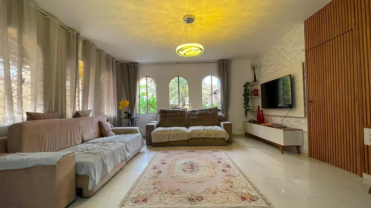 Casa t&eacute;rrea 4 su&iacute;tes + 6 vagas de garagem  Guarulhos - 