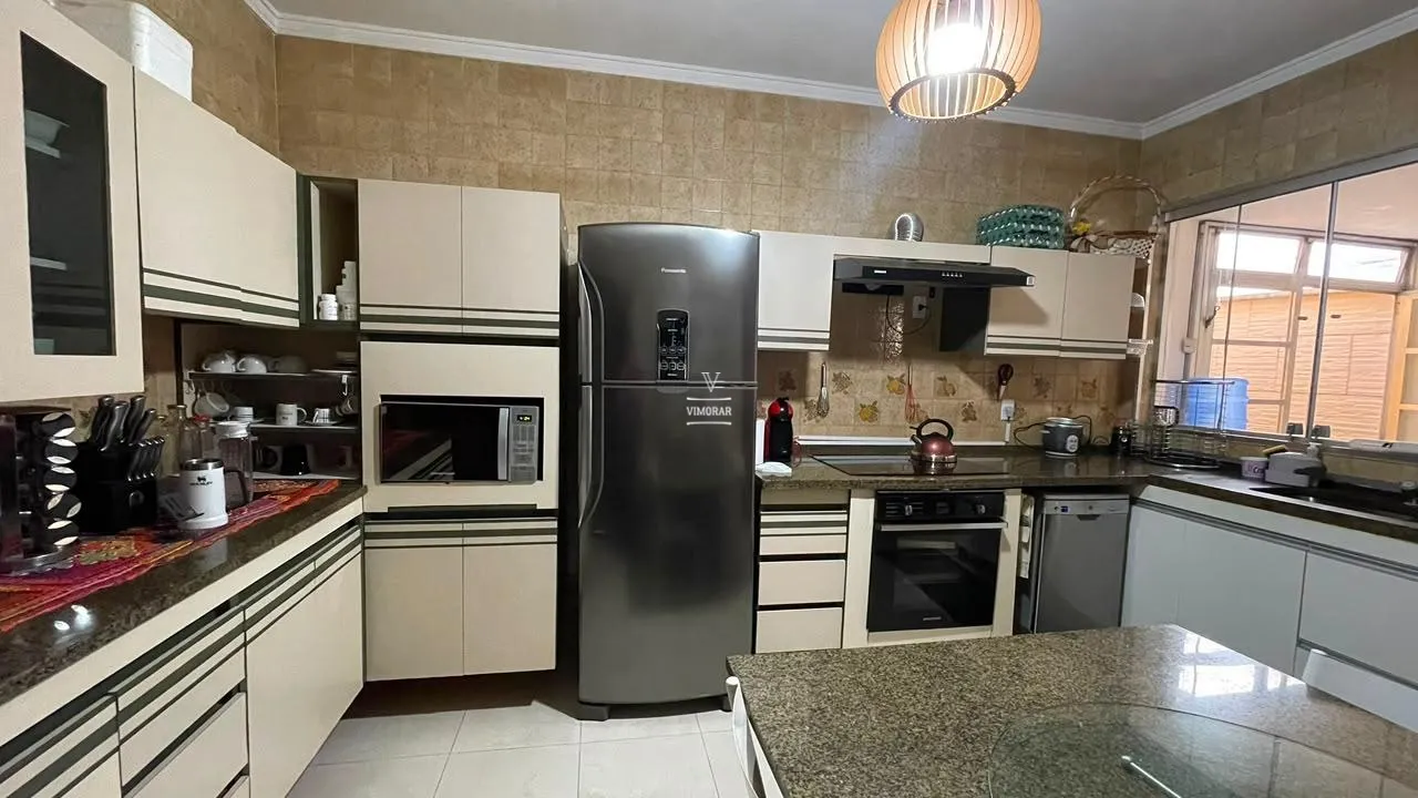 Casa t&eacute;rrea 4 su&iacute;tes + 6 vagas de garagem  Guarulhos - 