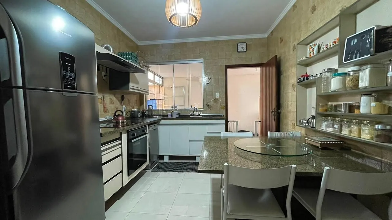 Casa t&eacute;rrea 4 su&iacute;tes + 6 vagas de garagem  Guarulhos - 