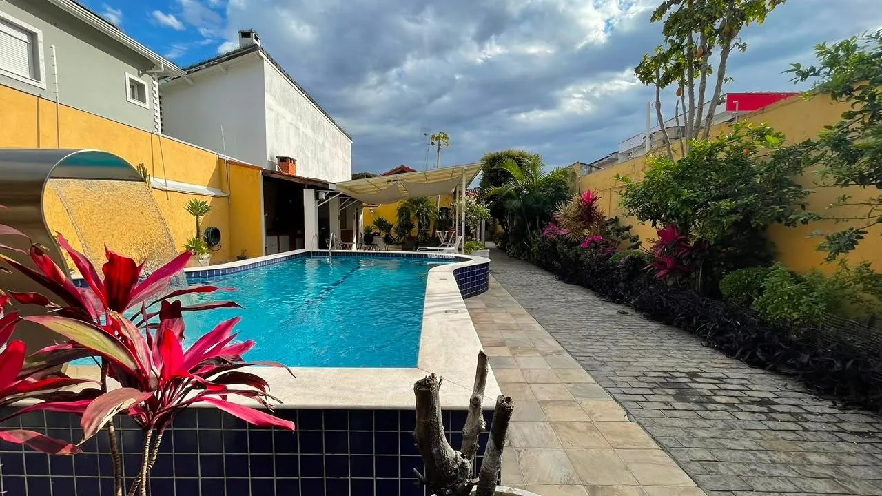 Casa t&eacute;rrea 4 su&iacute;tes + 6 vagas de garagem  Guarulhos - 