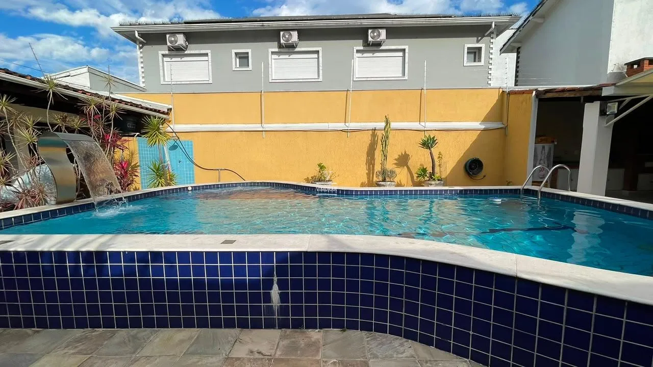 Casa t&eacute;rrea 4 su&iacute;tes + 6 vagas de garagem  Guarulhos - 