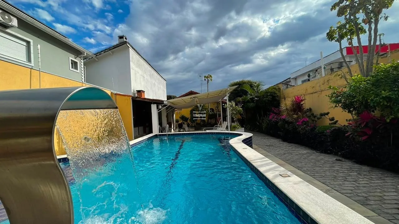Casa t&eacute;rrea 4 su&iacute;tes + 6 vagas de garagem  Guarulhos - 