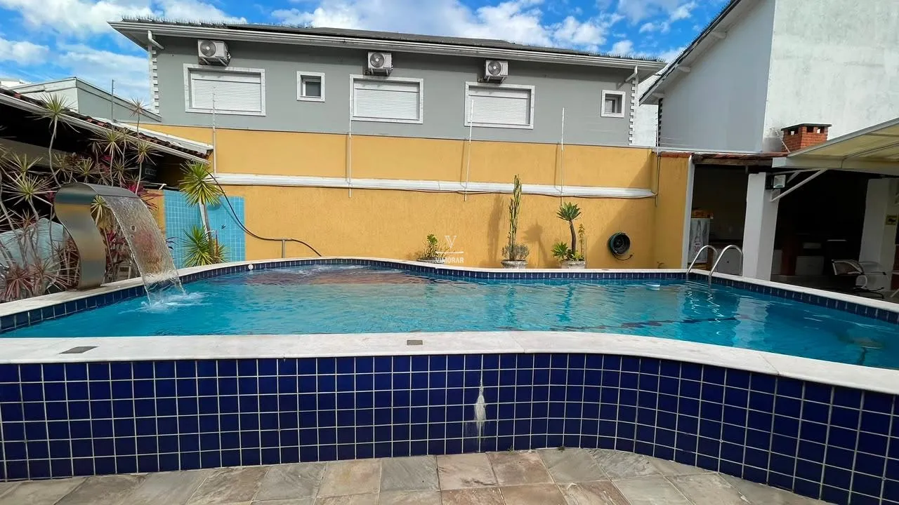 Casa t&eacute;rrea 4 su&iacute;tes + 6 vagas de garagem  Guarulhos - 