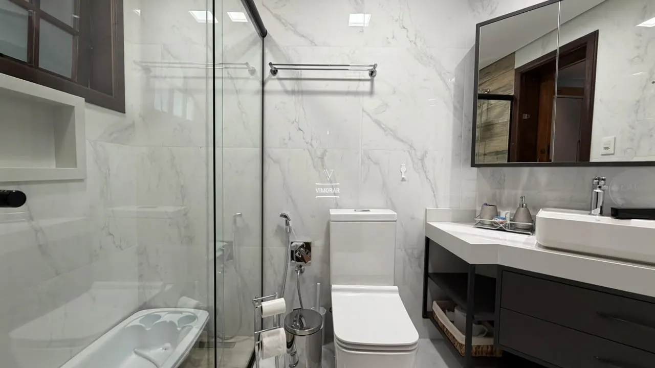 Sobrado 6 dormit&oacute;rios sendo 3 su&iacute;tes + &aacute;rea gourmet com piscina  Guarulhos - 