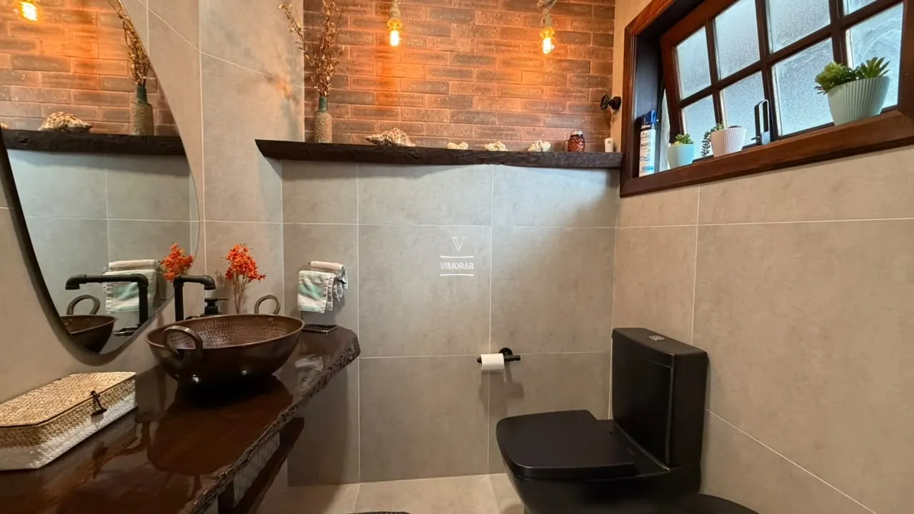 Sobrado 6 dormit&oacute;rios sendo 3 su&iacute;tes + &aacute;rea gourmet com piscina  Guarulhos - 