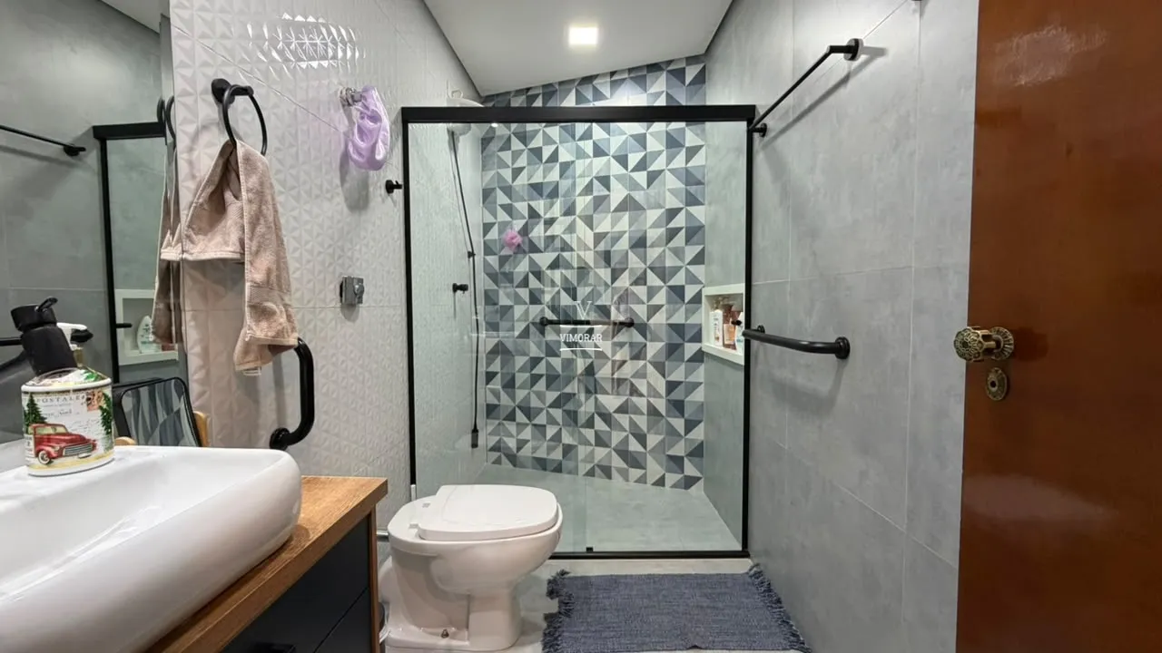 Sobrado 6 dormit&oacute;rios sendo 3 su&iacute;tes + &aacute;rea gourmet com piscina  Guarulhos - 