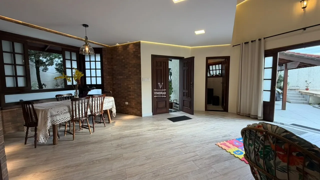 Sobrado 6 dormit&oacute;rios sendo 3 su&iacute;tes + &aacute;rea gourmet com piscina  Guarulhos - 