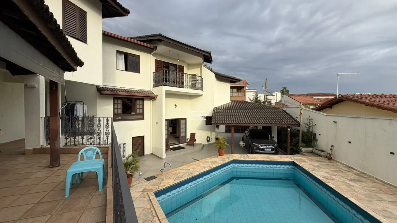 Sobrado 6 dormit&oacute;rios sendo 3 su&iacute;tes + &aacute;rea gourmet com piscina  Guarulhos - 