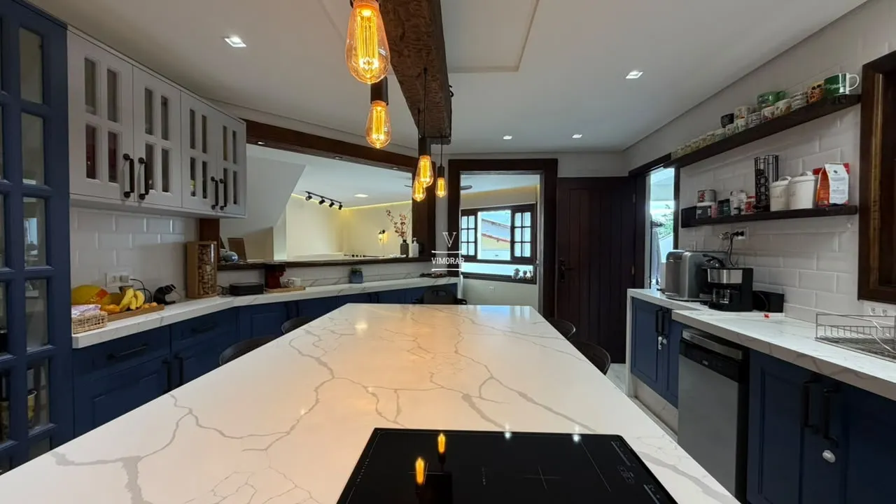 Sobrado 6 dormit&oacute;rios sendo 3 su&iacute;tes + &aacute;rea gourmet com piscina  Guarulhos - 