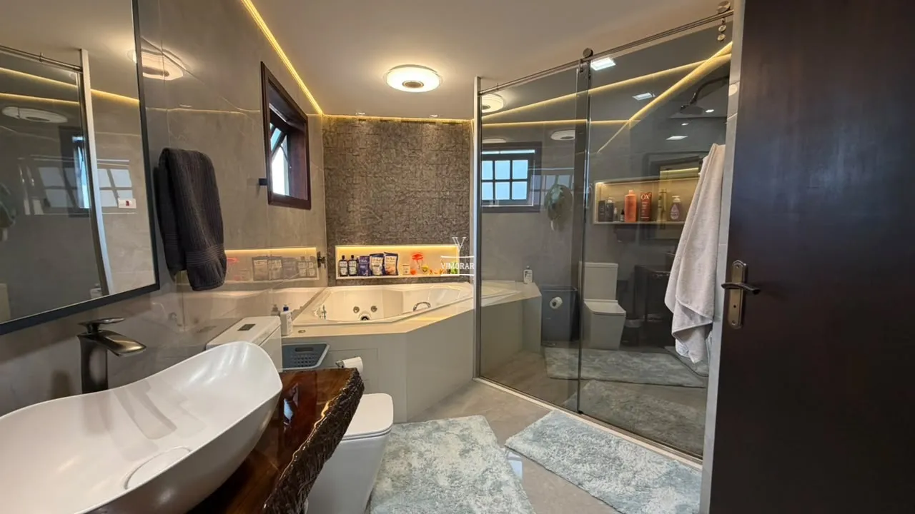 Sobrado 6 dormit&oacute;rios sendo 3 su&iacute;tes + &aacute;rea gourmet com piscina  Guarulhos - 