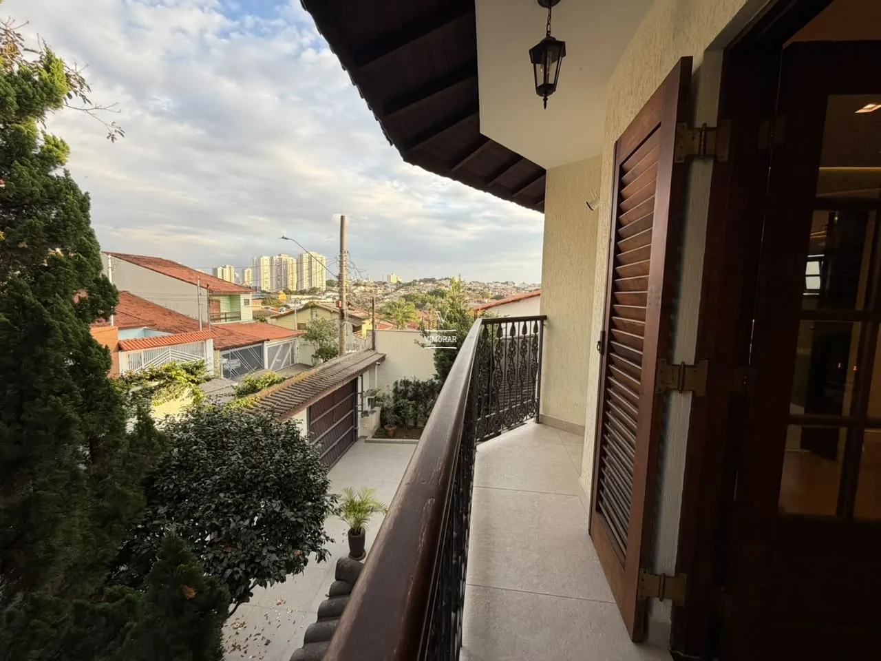 Sobrado 6 dormit&oacute;rios sendo 3 su&iacute;tes + &aacute;rea gourmet com piscina  Guarulhos - 