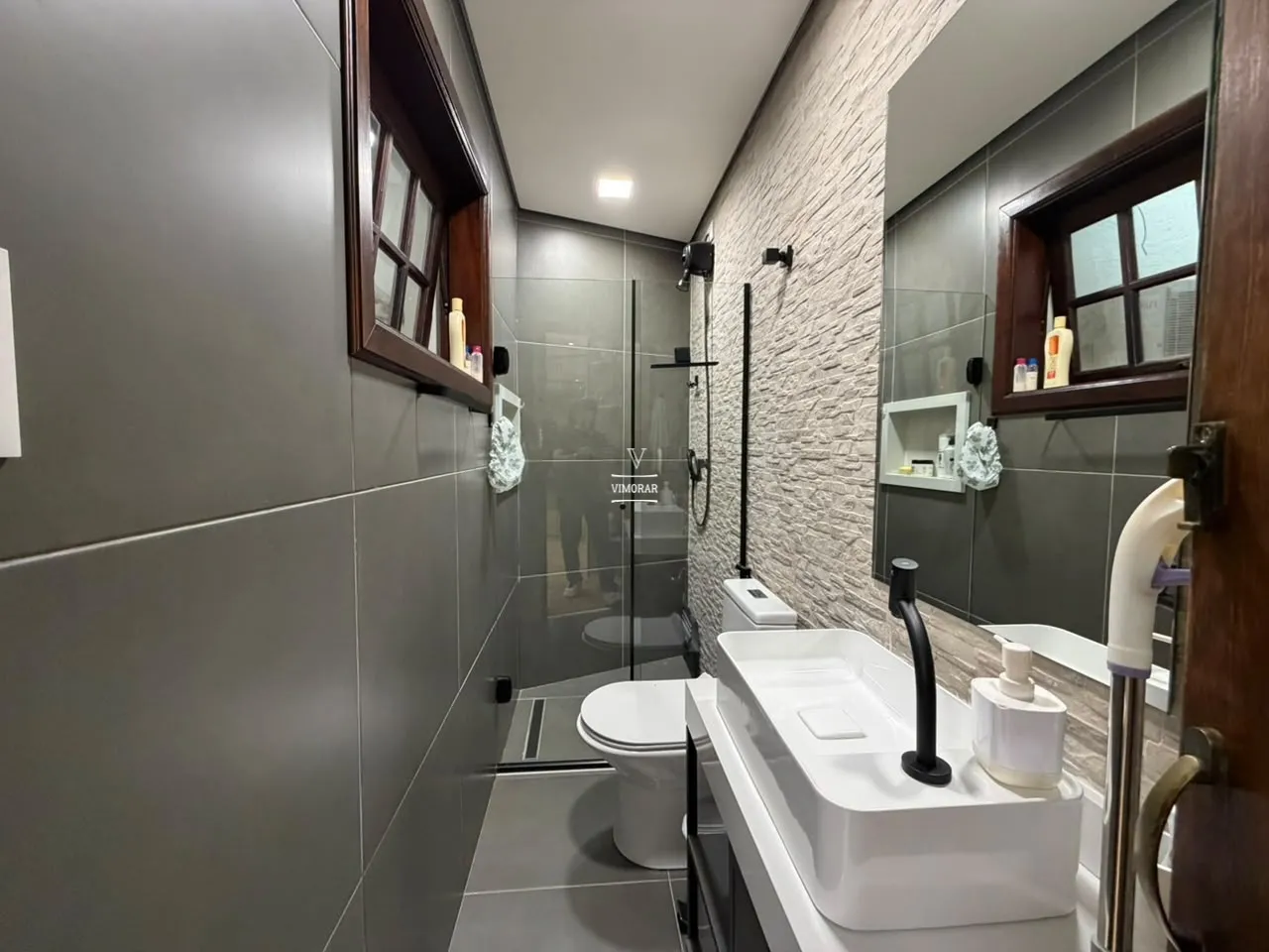 Sobrado 6 dormit&oacute;rios sendo 3 su&iacute;tes + &aacute;rea gourmet com piscina  Guarulhos - 