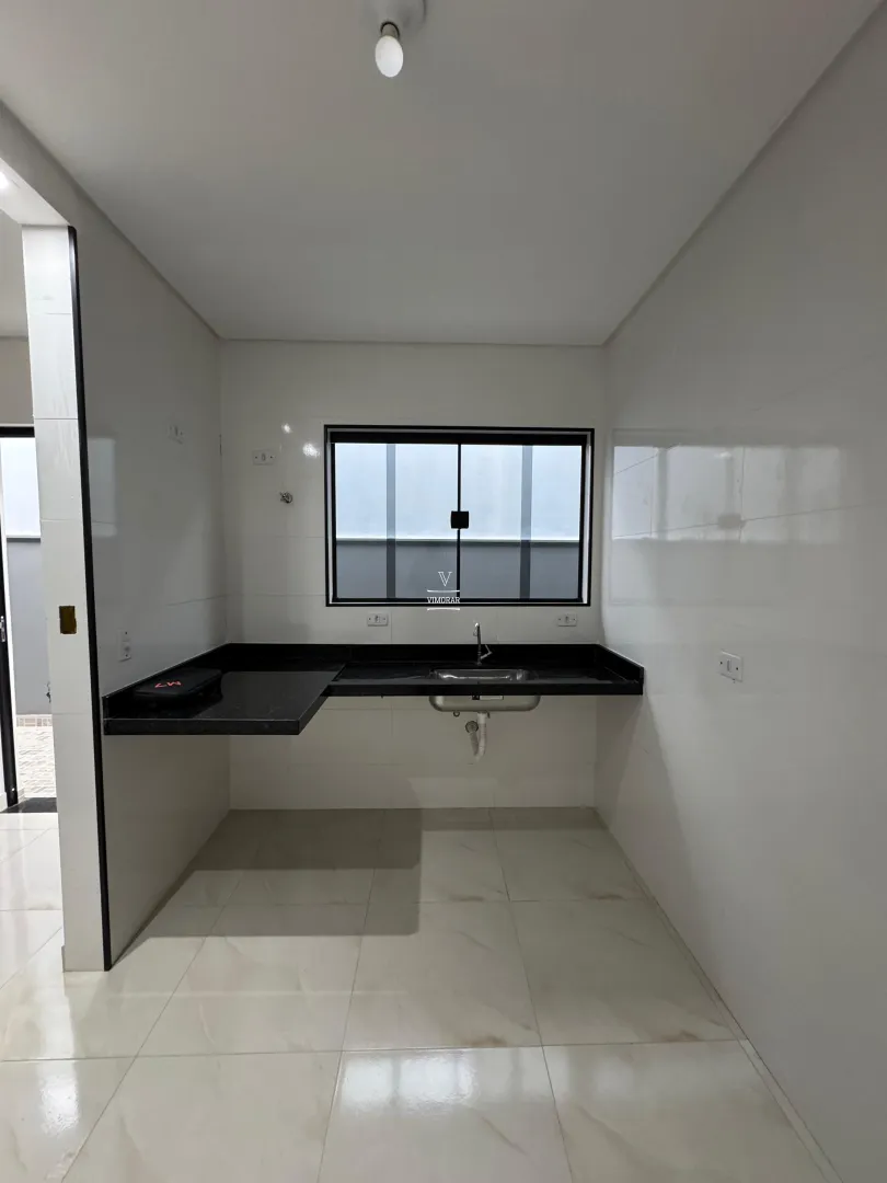 Casa t&eacute;rrea 3 dormit&oacute;rios sendo 1 su&iacute;te + 2 vagas de garagem  Itaquaquecetuba - 