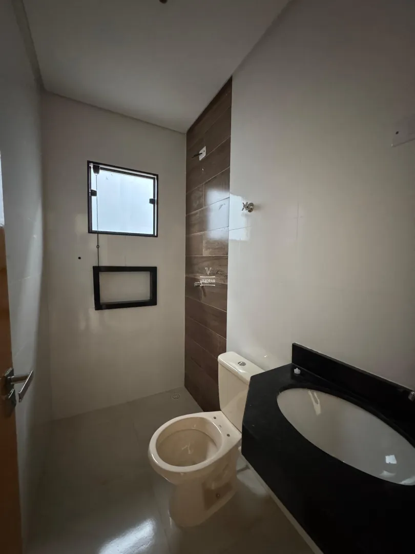 Casa t&eacute;rrea 3 dormit&oacute;rios sendo 1 su&iacute;te + 2 vagas de garagem  Itaquaquecetuba - 