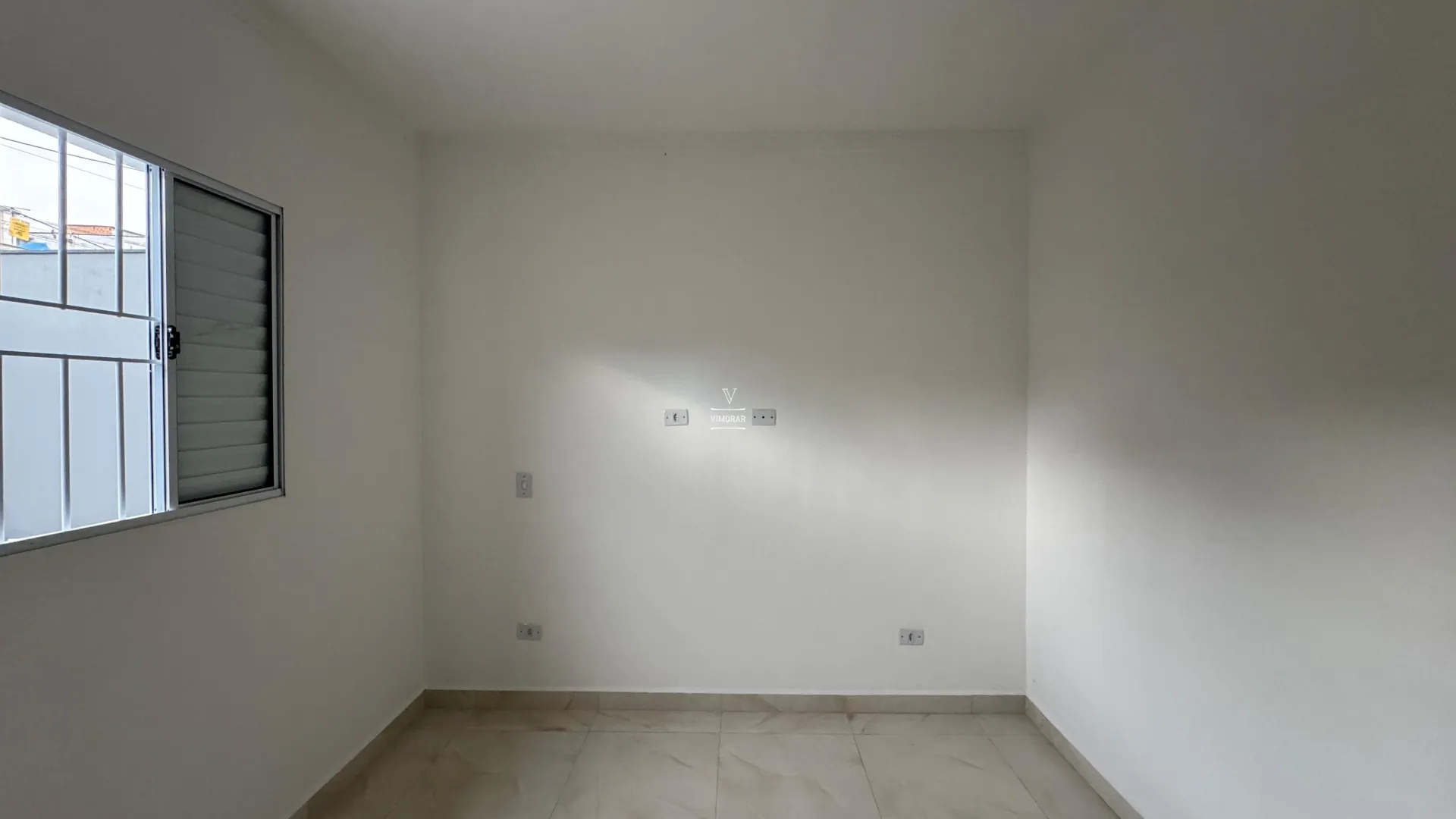 Casa t&eacute;rrea 3 dormit&oacute;rios sendo 1 su&iacute;te + 2 vagas de garagem  Itaquaquecetuba - 
