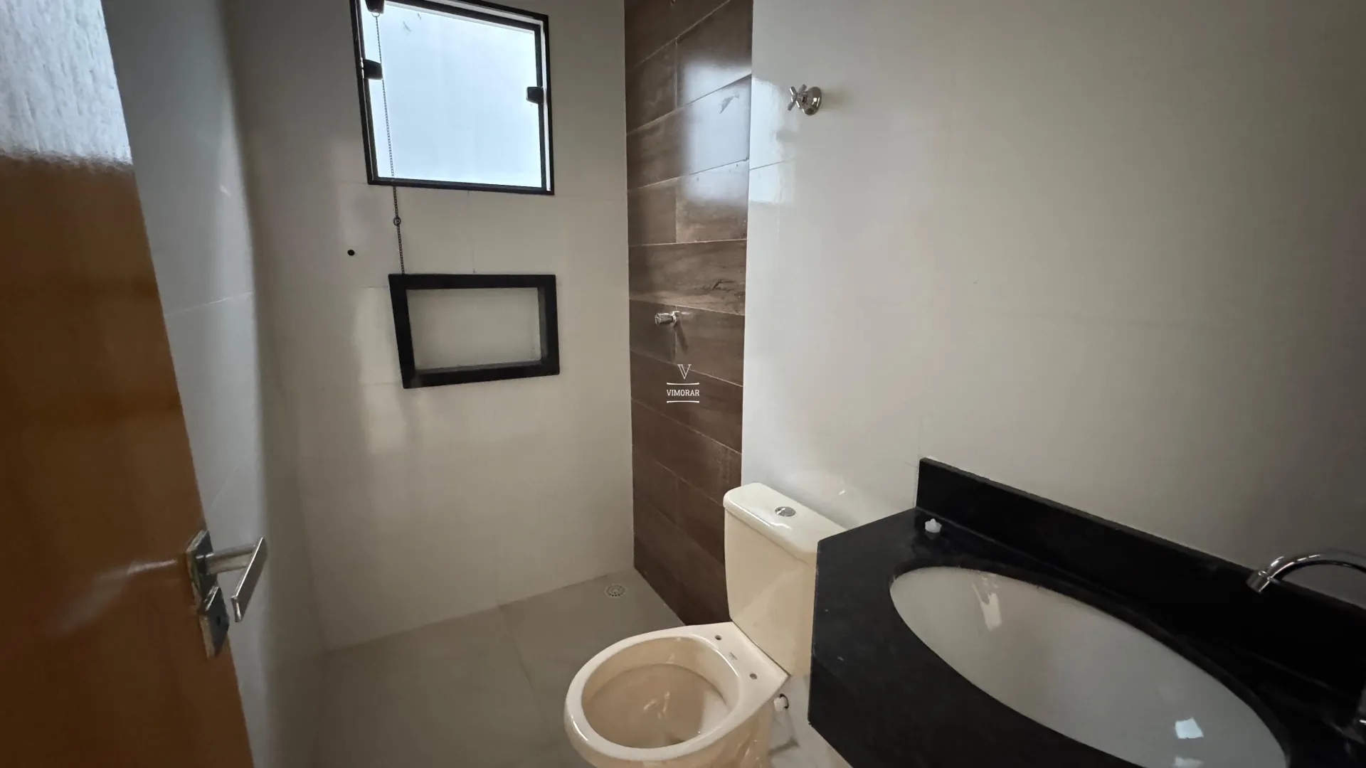 Casa t&eacute;rrea 3 dormit&oacute;rios sendo 1 su&iacute;te + 2 vagas de garagem  Itaquaquecetuba - 