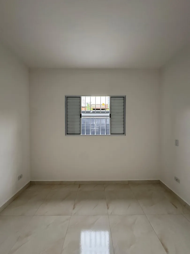 Casa t&eacute;rrea 3 dormit&oacute;rios sendo 1 su&iacute;te + 2 vagas de garagem  Itaquaquecetuba - 