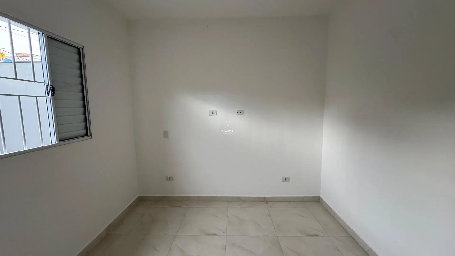 Casa t&eacute;rrea 3 dormit&oacute;rios sendo 1 su&iacute;te + 2 vagas de garagem  Itaquaquecetuba - 