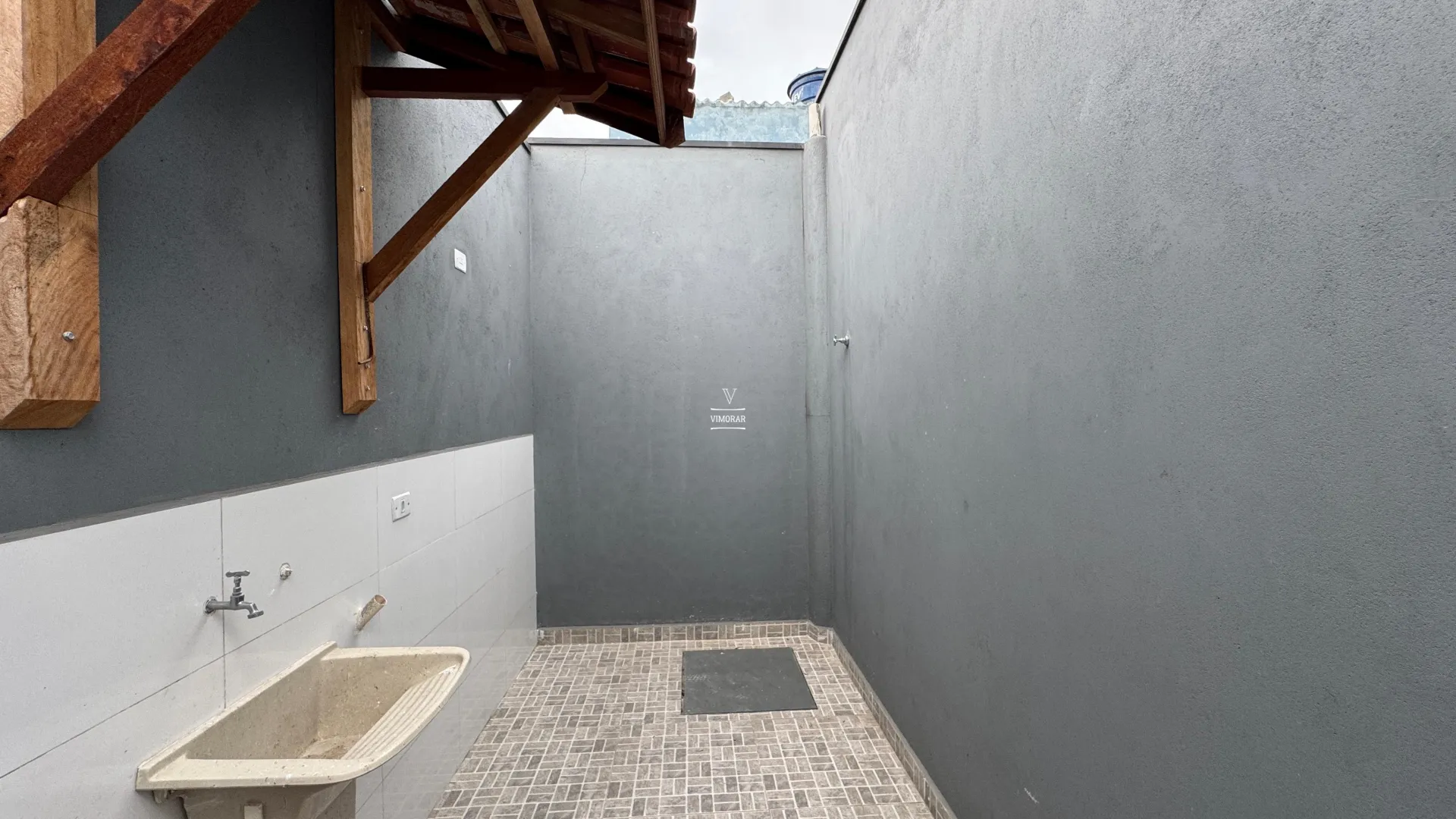 Casa t&eacute;rrea 3 dormit&oacute;rios sendo 1 su&iacute;te + 2 vagas de garagem  Itaquaquecetuba - 