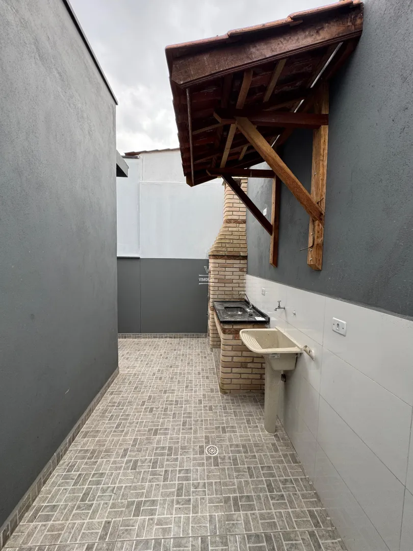 Casa t&eacute;rrea 3 dormit&oacute;rios sendo 1 su&iacute;te + 2 vagas de garagem  Itaquaquecetuba - 