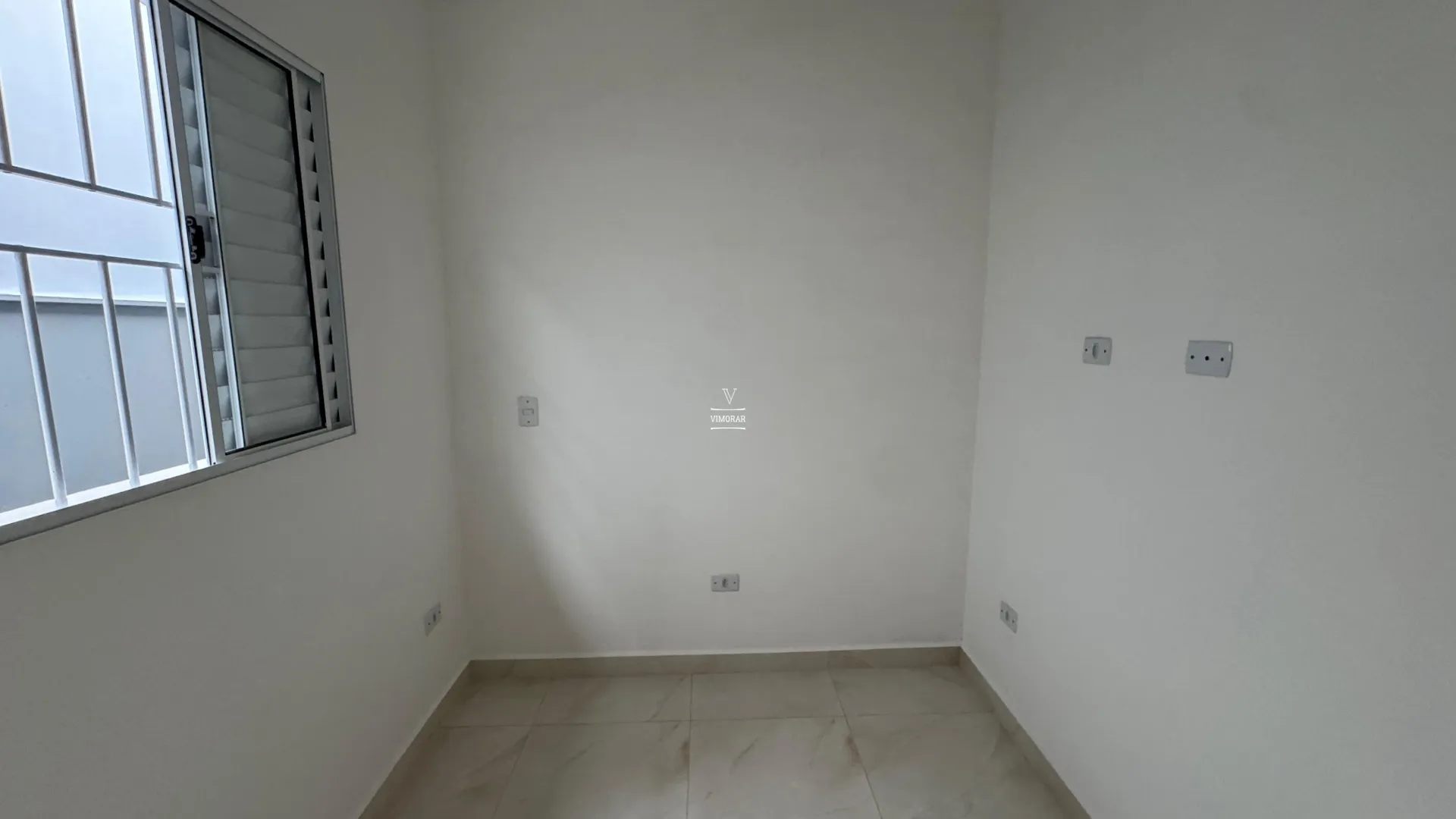 Casa t&eacute;rrea 3 dormit&oacute;rios sendo 1 su&iacute;te + 2 vagas de garagem  Itaquaquecetuba - 