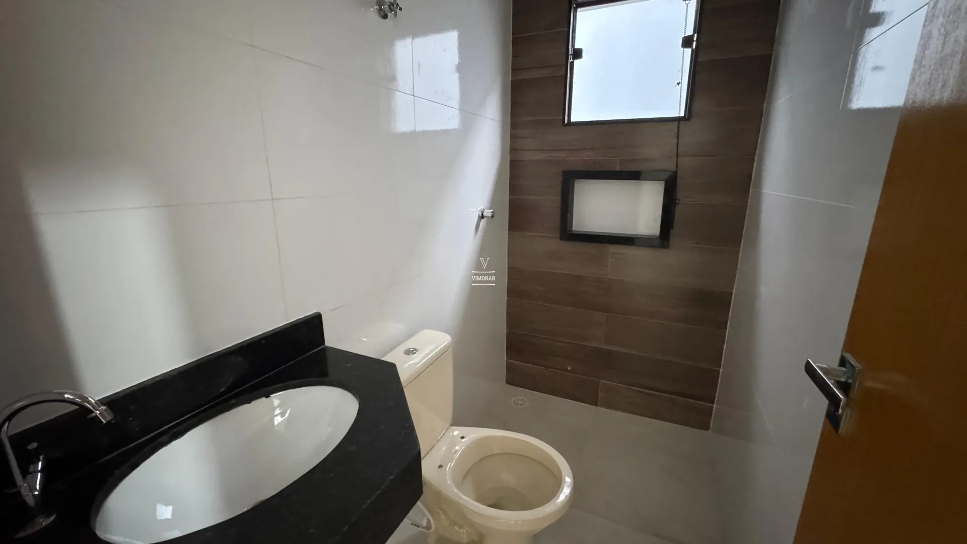Casa t&eacute;rrea 3 dormit&oacute;rios sendo 1 su&iacute;te + 2 vagas de garagem  Itaquaquecetuba - 