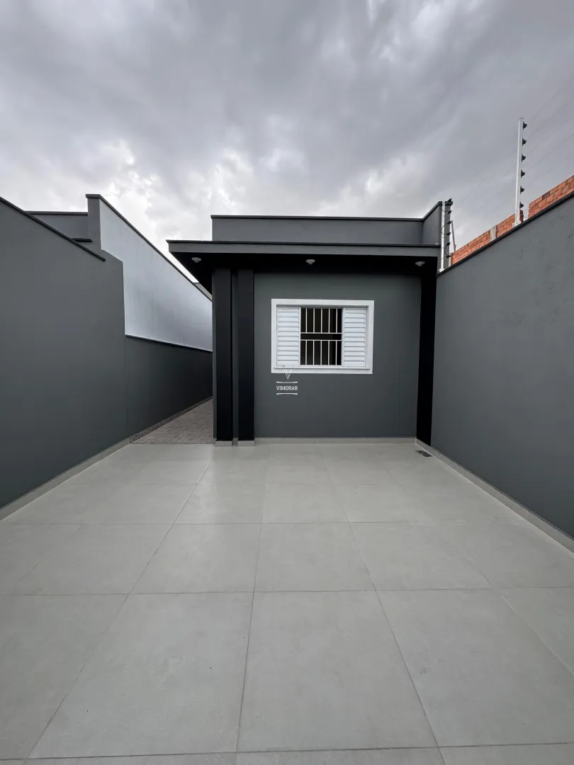 Casa t&eacute;rrea 3 dormit&oacute;rios sendo 1 su&iacute;te + 2 vagas de garagem  Itaquaquecetuba - 