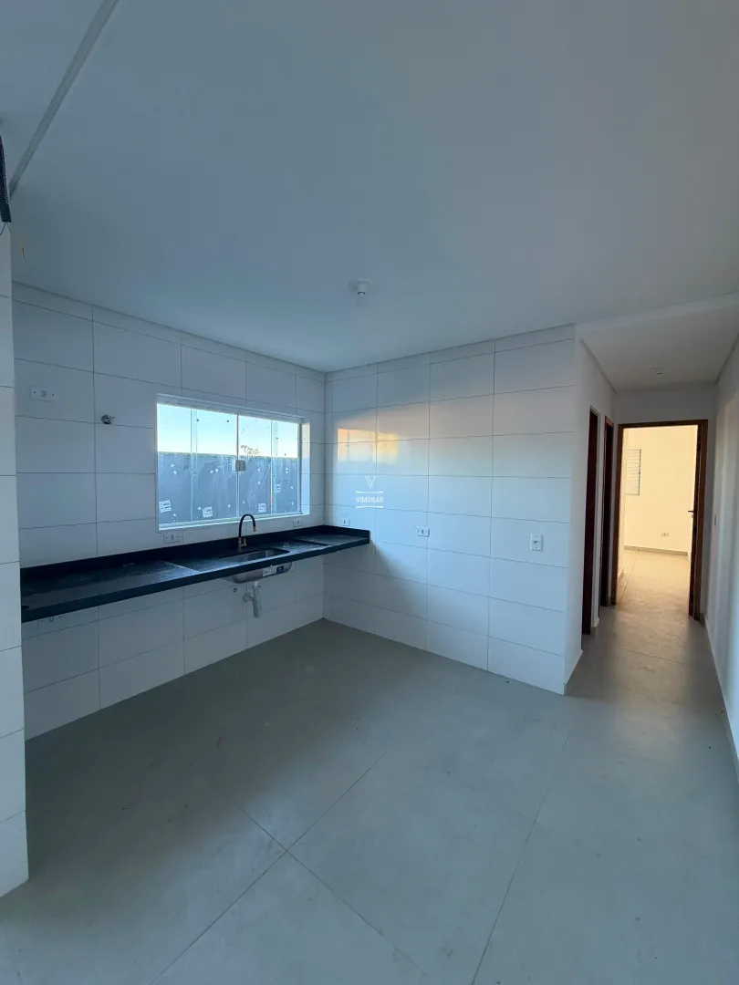 Casa t&eacute;rrea 2 dormit&oacute;rios sendo 1 su&iacute;te + 2 vagas de garagem  Itaquaquecetuba - 