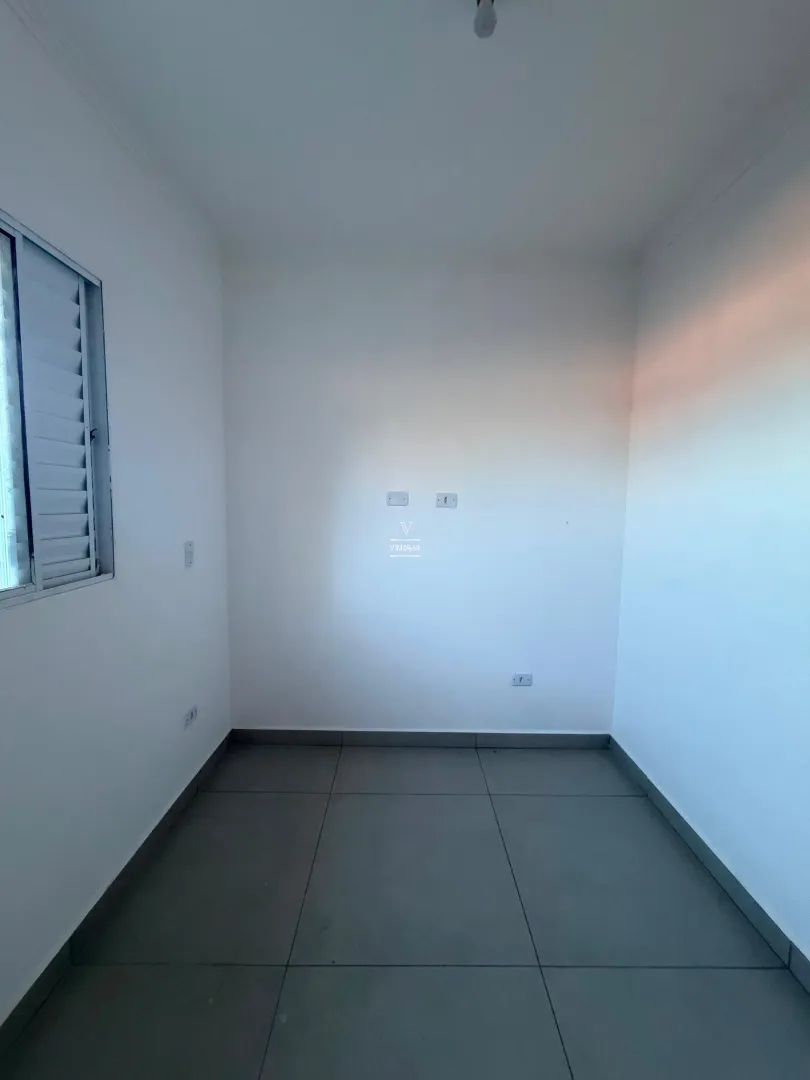 Casa t&eacute;rrea 2 dormit&oacute;rios sendo 1 su&iacute;te + 2 vagas de garagem  Itaquaquecetuba - 
