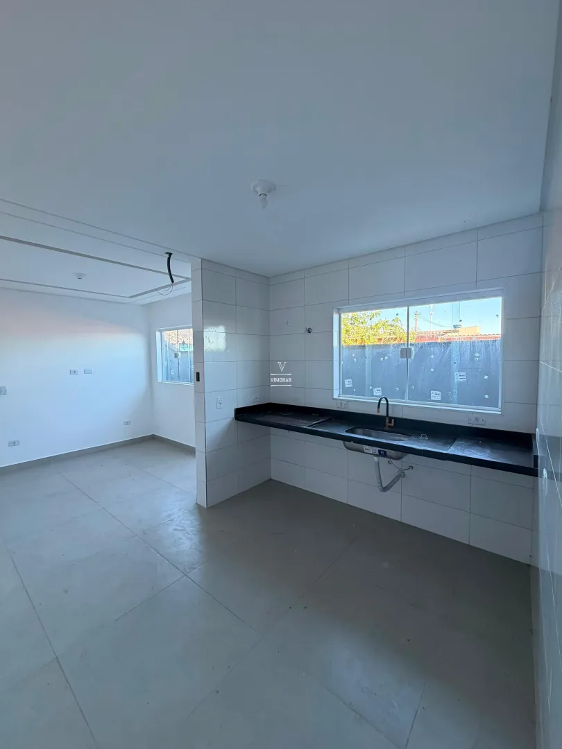 Casa t&eacute;rrea 2 dormit&oacute;rios sendo 1 su&iacute;te + 2 vagas de garagem  Itaquaquecetuba - 