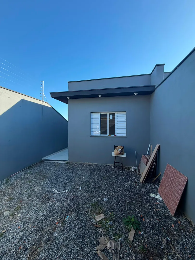 Casa t&eacute;rrea 2 dormit&oacute;rios sendo 1 su&iacute;te + 2 vagas de garagem  Itaquaquecetuba - 