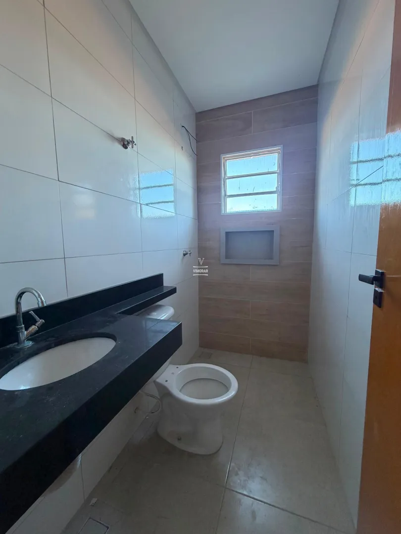 Casa t&eacute;rrea 2 dormit&oacute;rios sendo 1 su&iacute;te + 2 vagas de garagem  Itaquaquecetuba - 