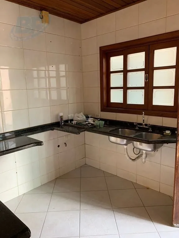 Casa em condom&iacute;nio fechado 3 dormit&oacute;rios sendo 1 su&iacute;te + 3 vagas de garagem  Mogi das Cruzes - 