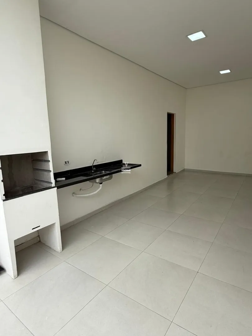 Casa t&eacute;rrea 3 dormit&oacute;rios sendo 1 su&iacute;te + 2 vagas de garagem  Arujá - 