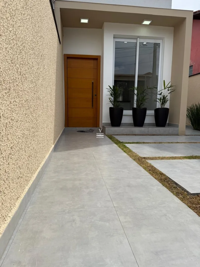 Casa t&eacute;rrea 3 dormit&oacute;rios sendo 1 su&iacute;te + 2 vagas de garagem  Arujá - 