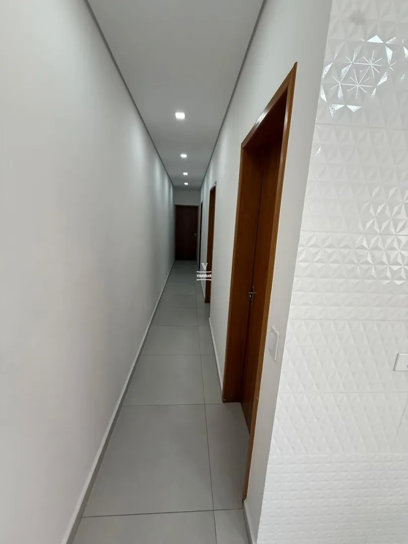 Casa t&eacute;rrea 3 dormit&oacute;rios sendo 1 su&iacute;te + 2 vagas de garagem  Arujá - 