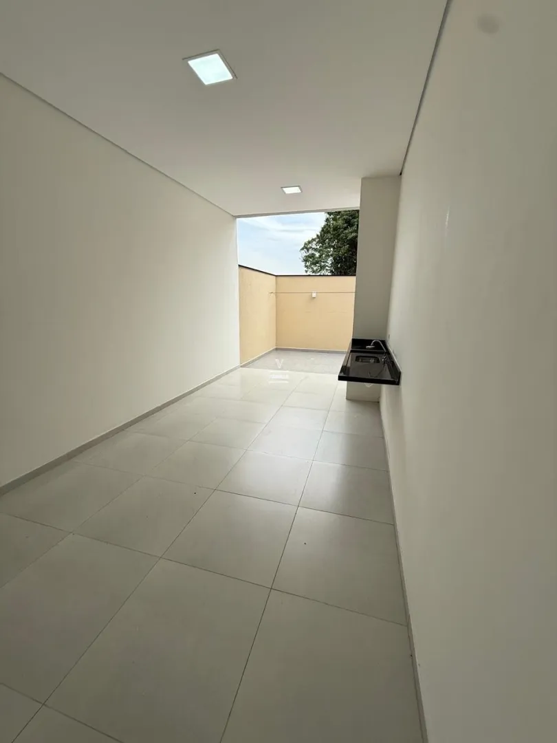 Casa t&eacute;rrea 3 dormit&oacute;rios sendo 1 su&iacute;te + 2 vagas de garagem  Arujá - 
