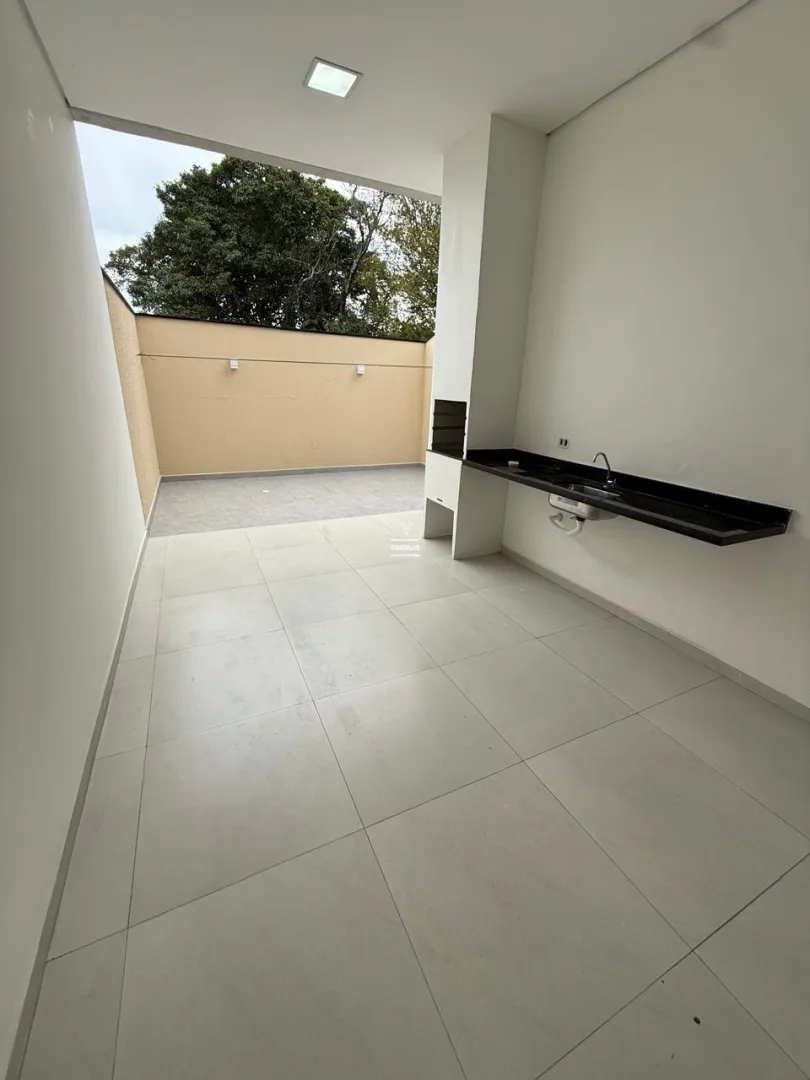 Casa t&eacute;rrea 3 dormit&oacute;rios sendo 1 su&iacute;te + 2 vagas de garagem  Arujá - 