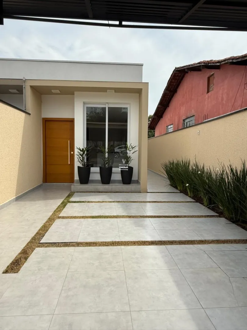 Casa t&eacute;rrea 3 dormit&oacute;rios sendo 1 su&iacute;te + 2 vagas de garagem  Arujá - 