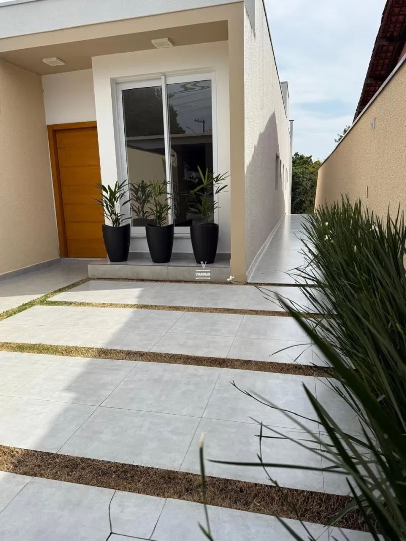 Casa t&eacute;rrea 3 dormit&oacute;rios sendo 1 su&iacute;te + 2 vagas de garagem  Arujá - 