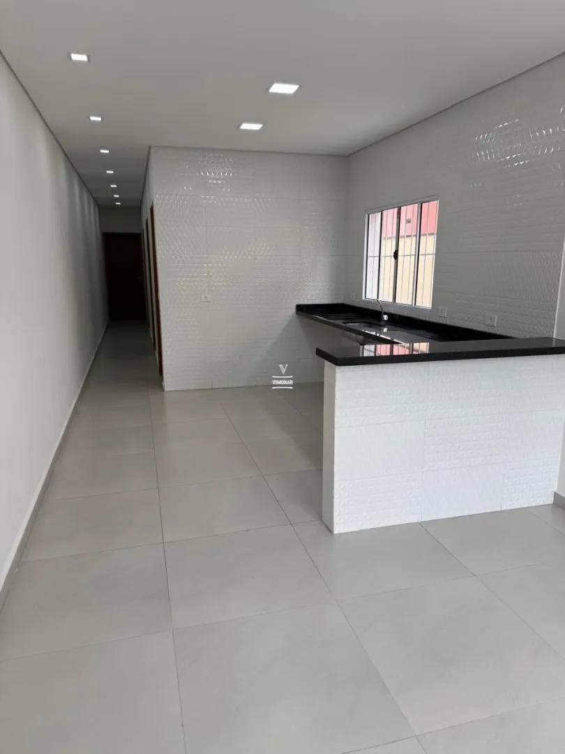 Casa t&eacute;rrea 3 dormit&oacute;rios sendo 1 su&iacute;te + 2 vagas de garagem  Arujá - 