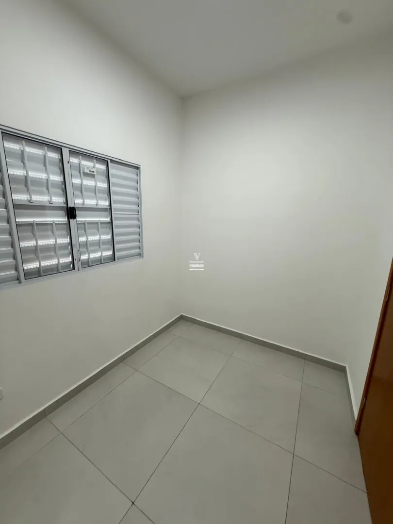 Casa t&eacute;rrea 3 dormit&oacute;rios sendo 1 su&iacute;te + 2 vagas de garagem  Arujá - 