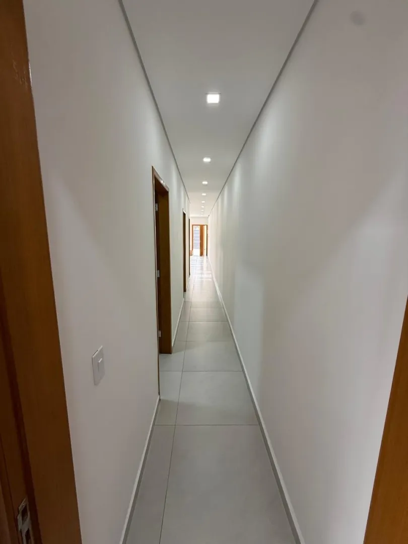 Casa t&eacute;rrea 3 dormit&oacute;rios sendo 1 su&iacute;te + 2 vagas de garagem  Arujá - 