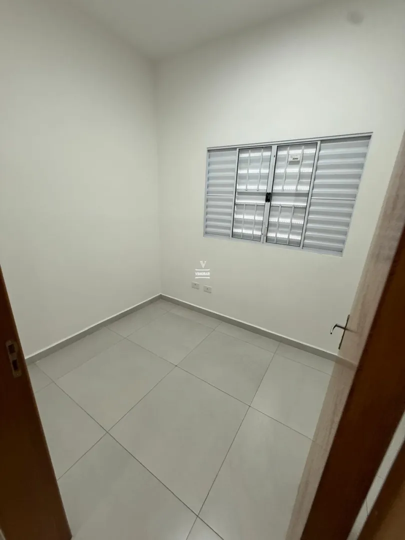 Casa t&eacute;rrea 3 dormit&oacute;rios sendo 1 su&iacute;te + 2 vagas de garagem  Arujá - 