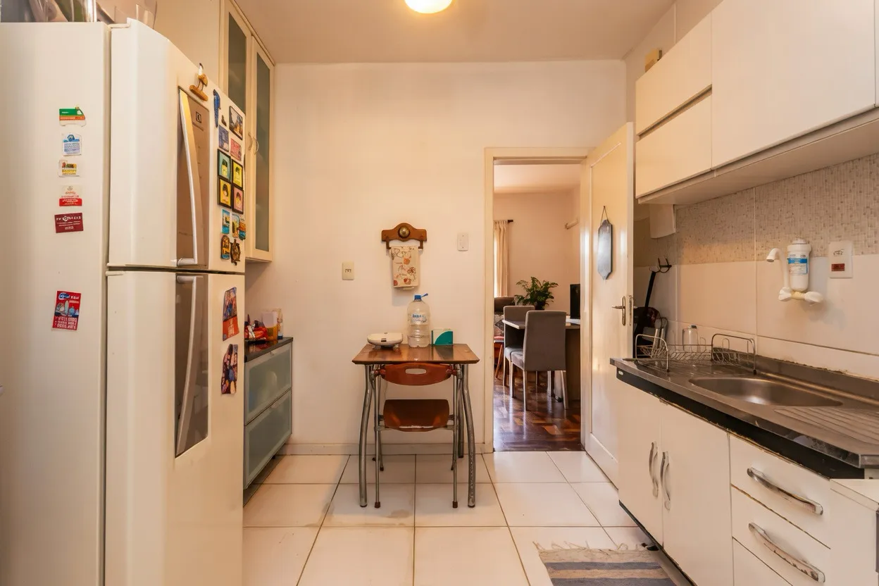 R$ 409.000 - &Oacute;TIMO APARTAMENTO - DE FRENTE - SACADA - 80M2 - 2 DORM - 2 BANHEIROS  Porto Alegre - 