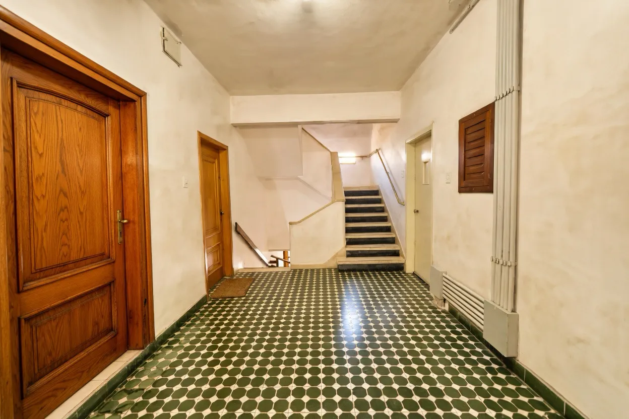 R$ 409.000 - &Oacute;TIMO APARTAMENTO - DE FRENTE - SACADA - 80M2 - 2 DORM - 2 BANHEIROS  Porto Alegre - 