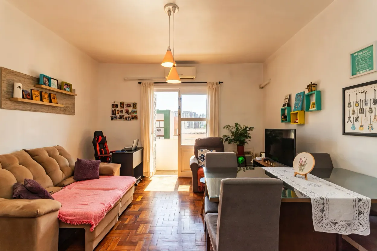 R$ 409.000 - &Oacute;TIMO APARTAMENTO - DE FRENTE - SACADA - 80M2 - 2 DORM - 2 BANHEIROS  Porto Alegre - 