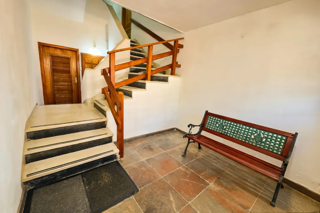 R$ 409.000 - &Oacute;TIMO APARTAMENTO - DE FRENTE - SACADA - 80M2 - 2 DORM - 2 BANHEIROS  Porto Alegre - 